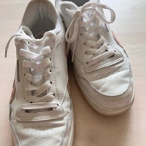 Reebok Sz. 8 Women’s Sneakers Club C Revenge